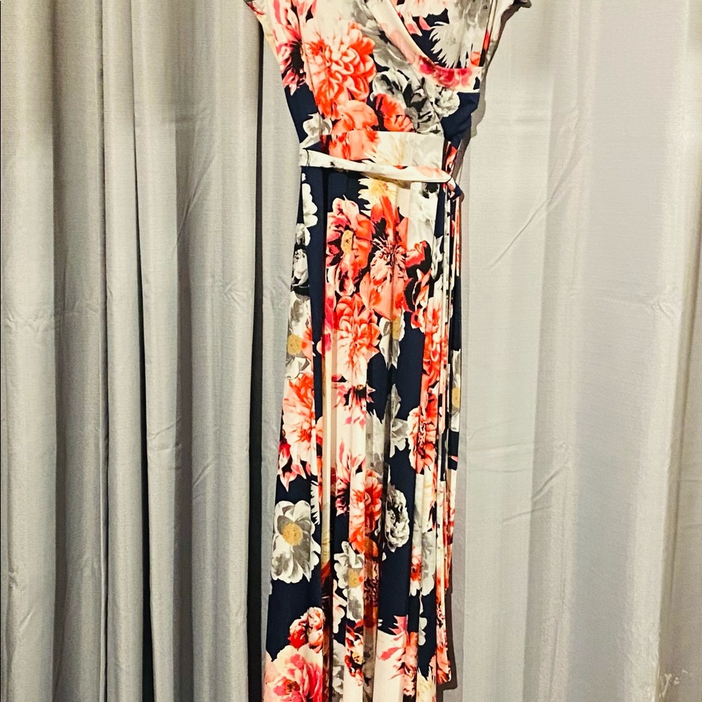 Olivia Matthews size M maxi dress